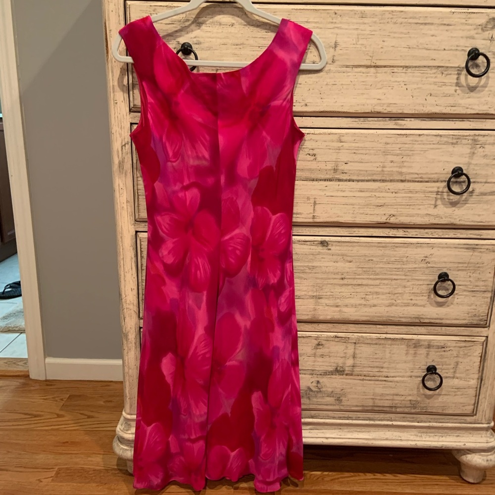 Maggy London, size 8 Pink floral dress 🌸🌺 - Picture 2 of 2